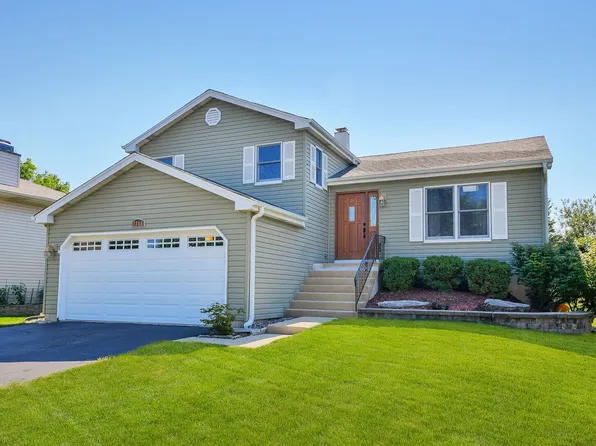 2268 Salisbury Dr, Naperville, IL 60565