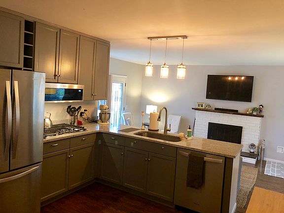 2nd image of 19 Revere Ct