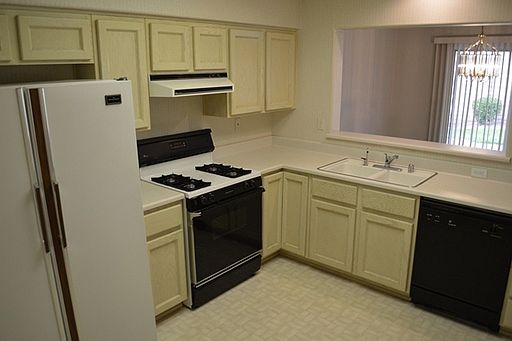2nd image of 2917 Laverton Dr