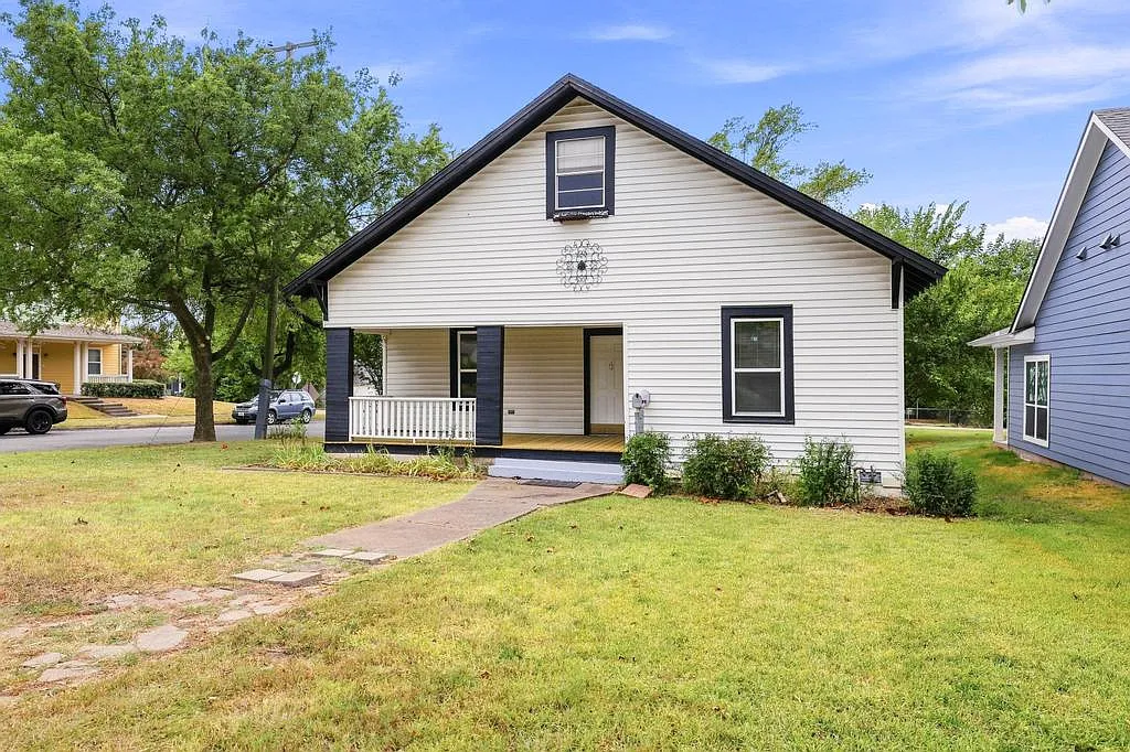 3 bed, 1253 sqft, $1,685 — Photo 2