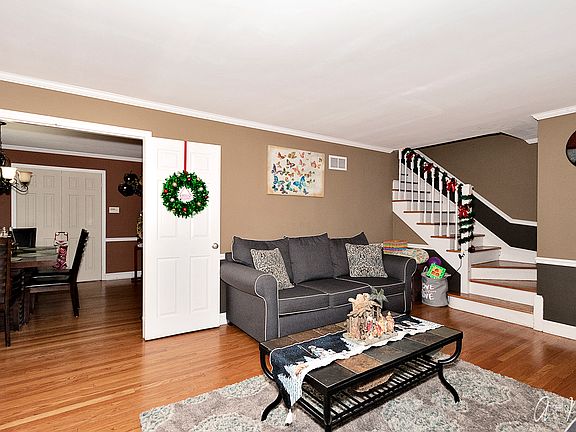 5th image of 1216 Hickory St
