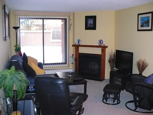7301 4a St SW — Photo 25