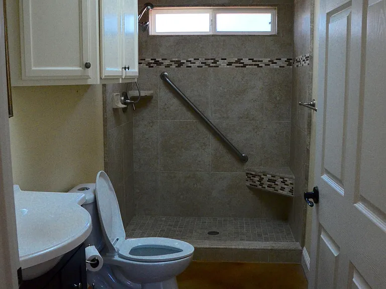 323 S Arboleda Rd — Photo 25