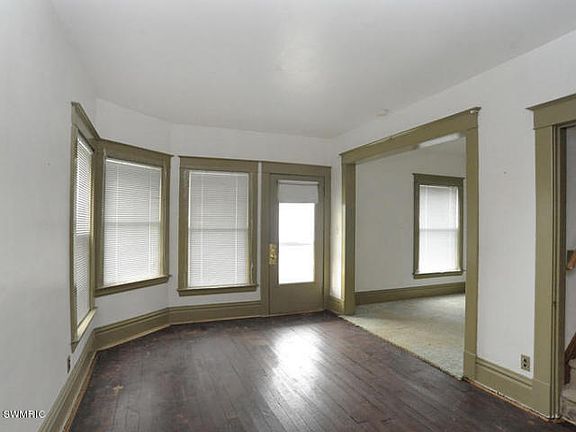 4th image of 50 Straight Ave NW