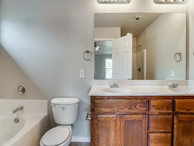 1208 Boxwood Dr — Photo 12