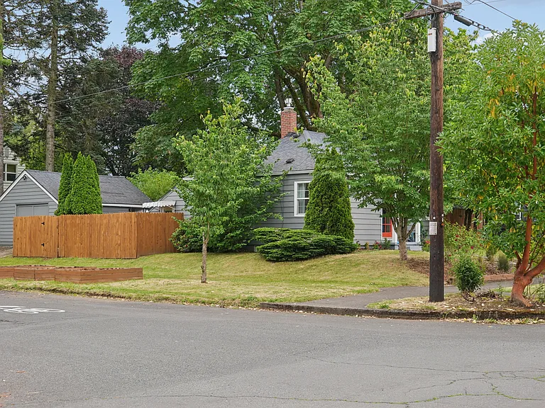 7036 N Wall Ave — Photo 2