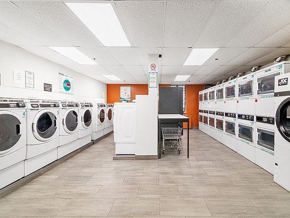 4th image of 410 W 53rd St APT 221