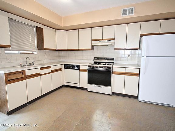 5th image of 15 Croft Ct