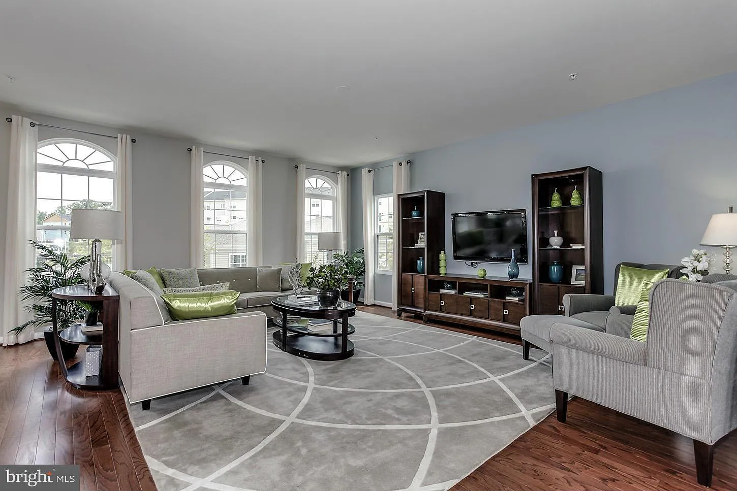 3 bed, 3.5 bath, 2520 sqft, $3,295 — Photo 3