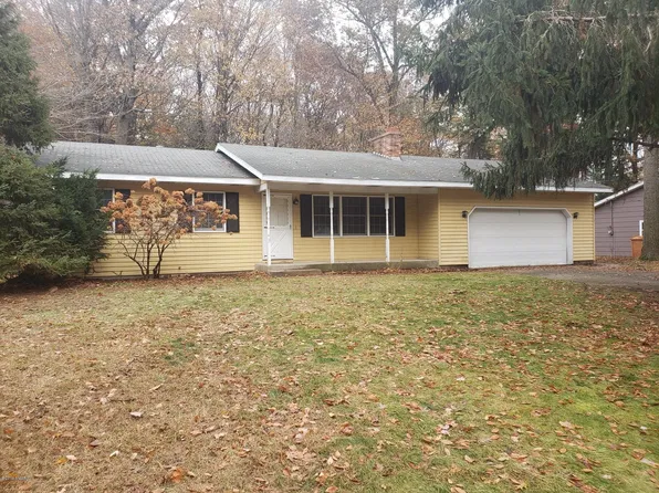 17680 Bayberry Dr, Spring Lake, MI 49456