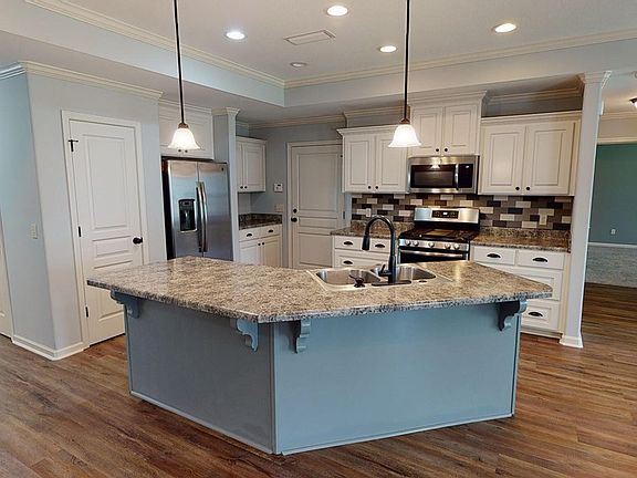 5th image of 513 Birchwood Ln