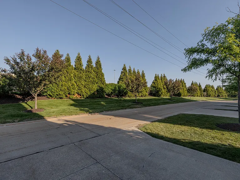 6180 N Pointe Dr — Photo 38