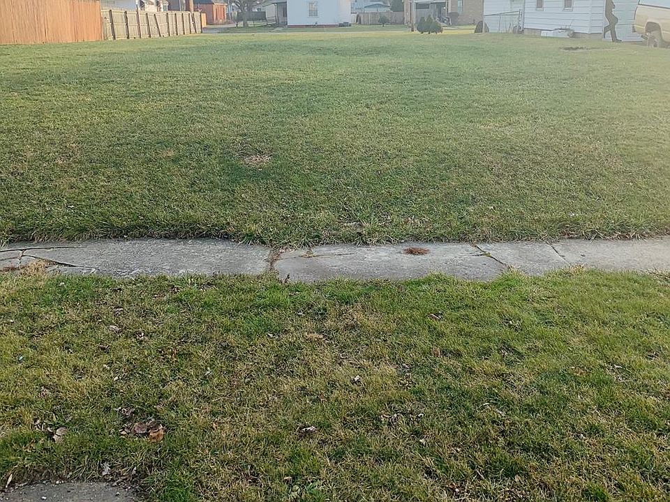 2nd image of 129 W Irving St