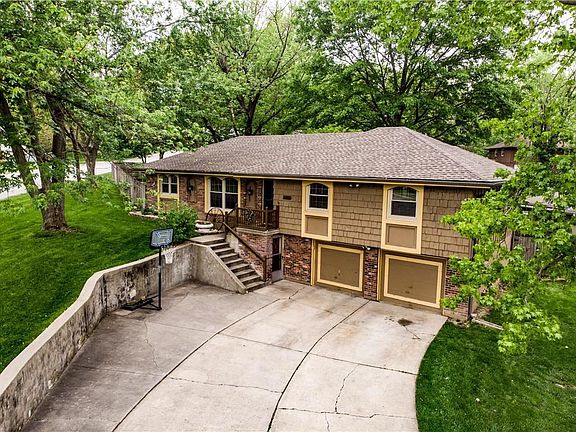 2nd image of 2924 S Taylor Dr