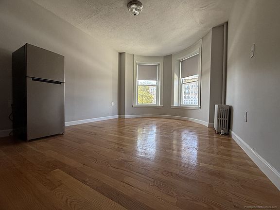 5th image of 1122 Commonwealth Ave APT 1