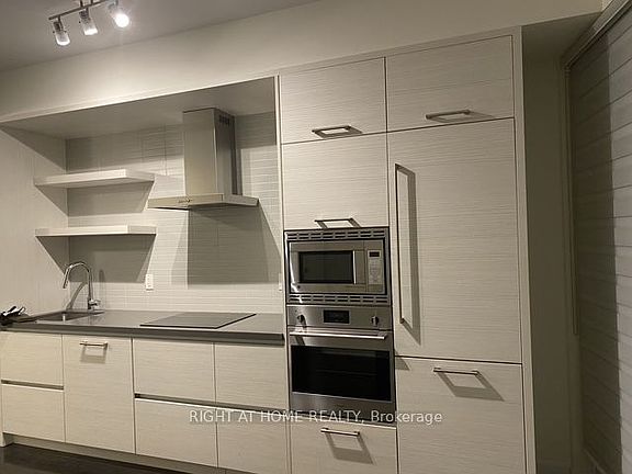 4th image of 2221 Yonge St #1205