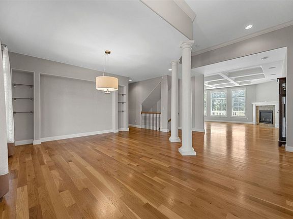 4th image of 713 Sherwood Dr