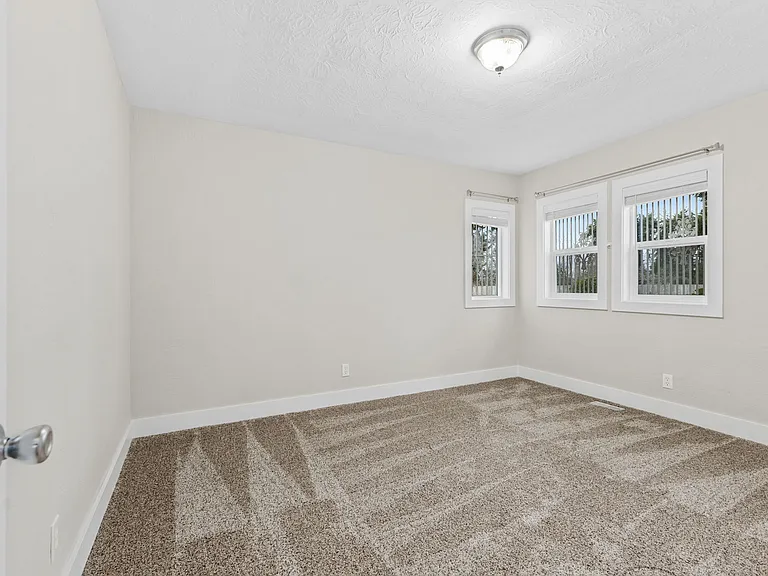 235 Riviera Dr NE — Photo 18