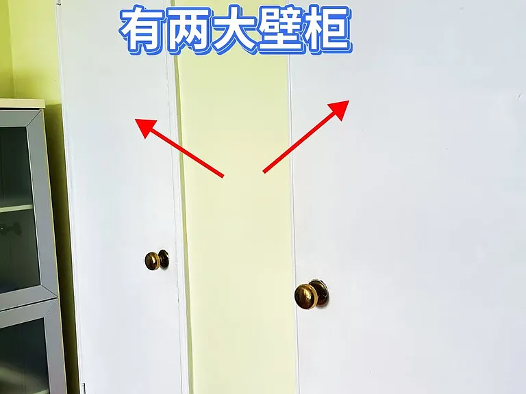 closets inside the bedroom