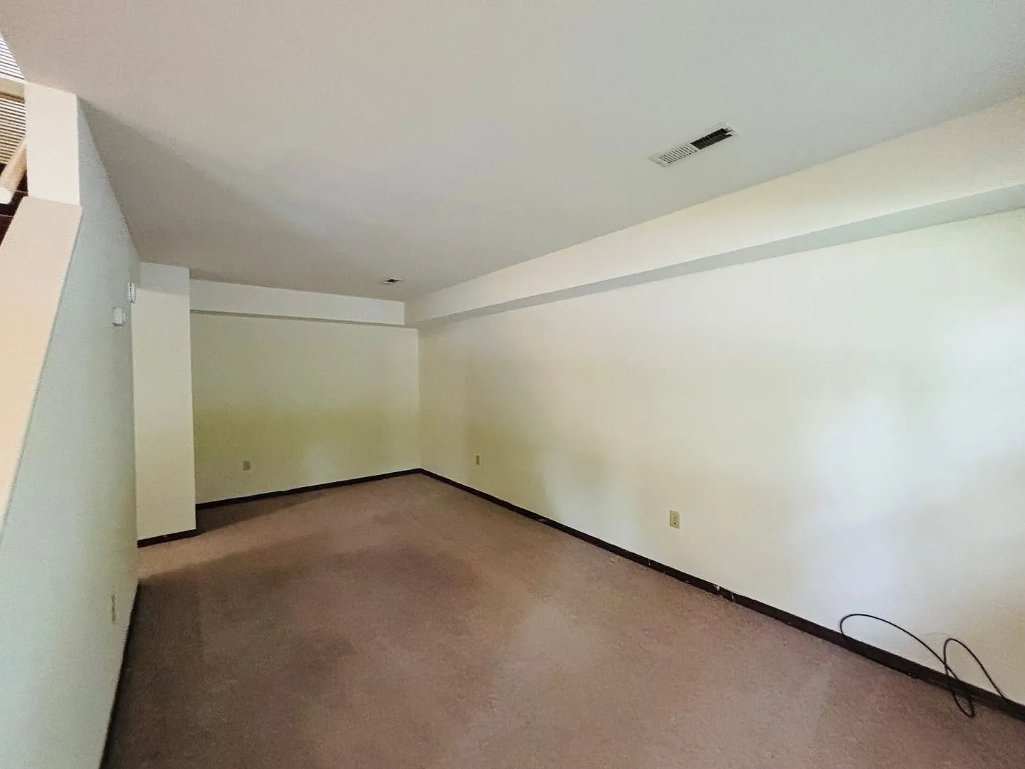 2 Bedroom 1.5 Bathroom Townhouse — Photo 3