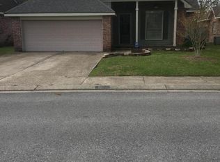 1004 Southlake Cir, Youngsville, LA 70592