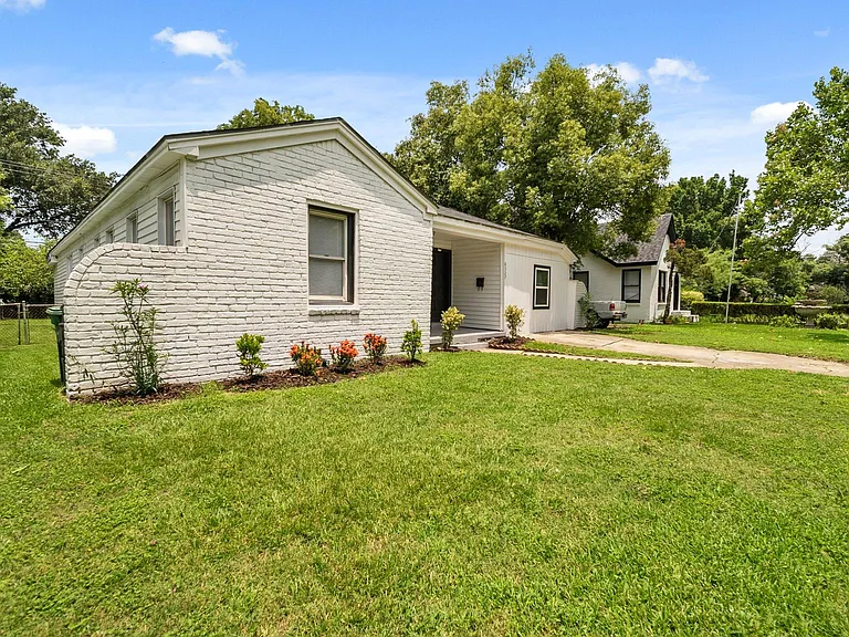 8327 Bonner Dr — Photo 13