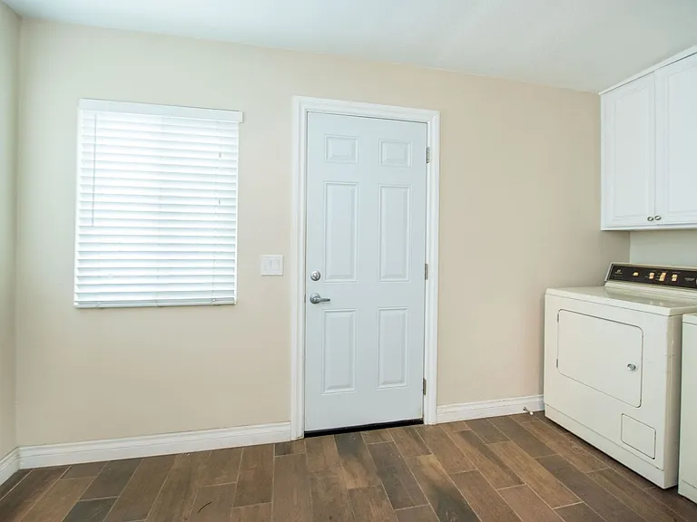 12511 Columbia Way — Photo 9