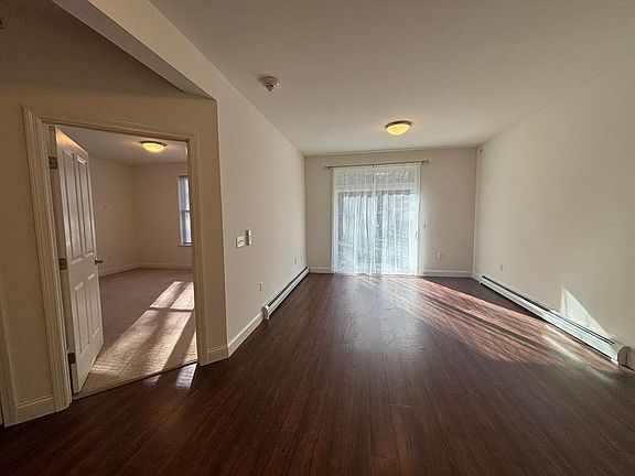 2nd image of 181 Winterberry Ln #102