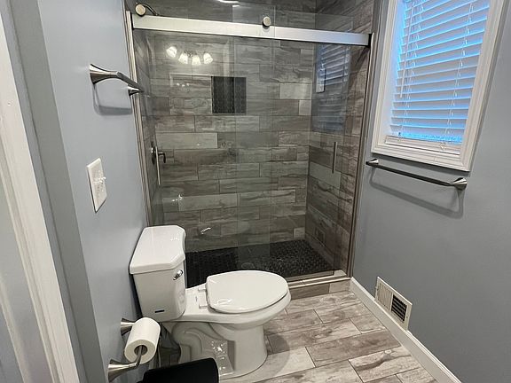5th image of 1320 Oakengate Dr