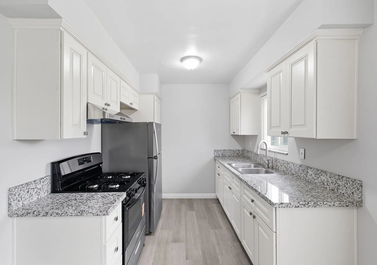 Charming 1-Bedroom Apartment Available at Bandy Apartments! — Photo 3