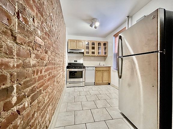 2nd image of 183 Pinehurst Ave APT 33
