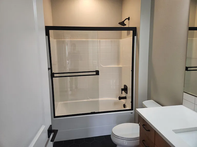 Junior suite bath