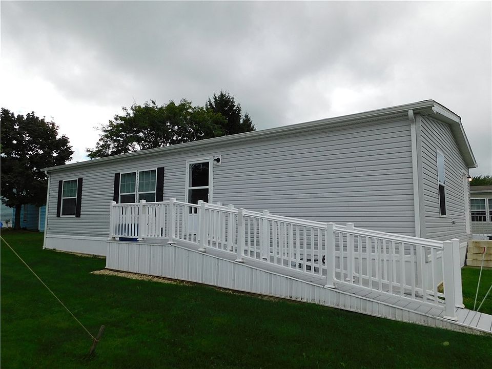 1st image of 371 Rosebay St