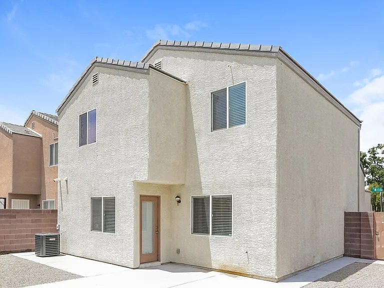 9205 Millikan Ave — Photo 17
