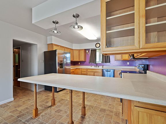 5th image of 215 McNaul St