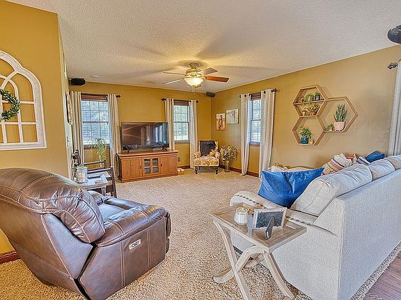 2nd image of 3505 SE 40th St