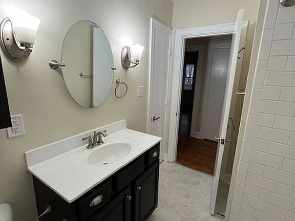 4th image of 260 Taylor Dr
