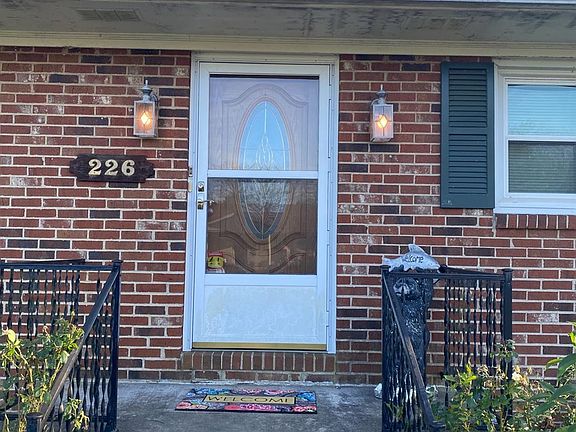 3rd image of 226 Savannah Dr