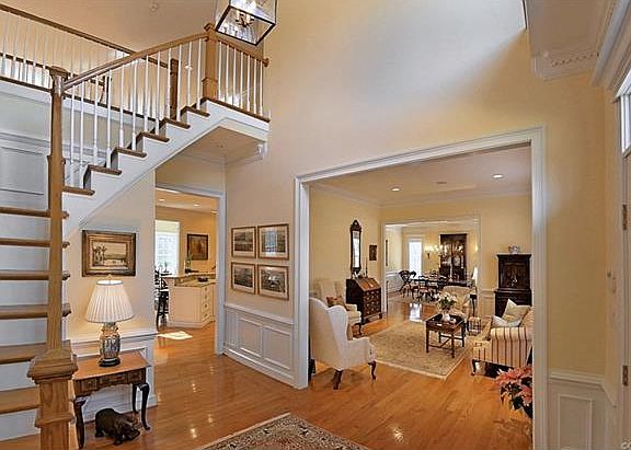 4th image of 627 Walsing Dr