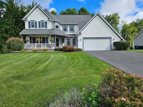 1159 Channing Woods Dr, Webster, NY 14580