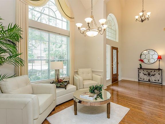 5th image of 5827 Brook Bend Dr