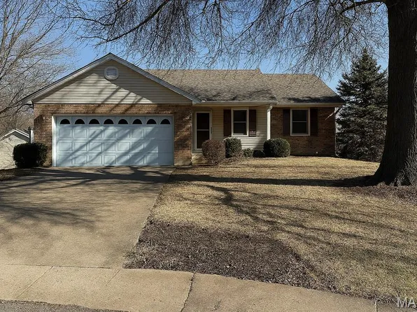 7 Nick Ridge Dr, Washington, MO 63090