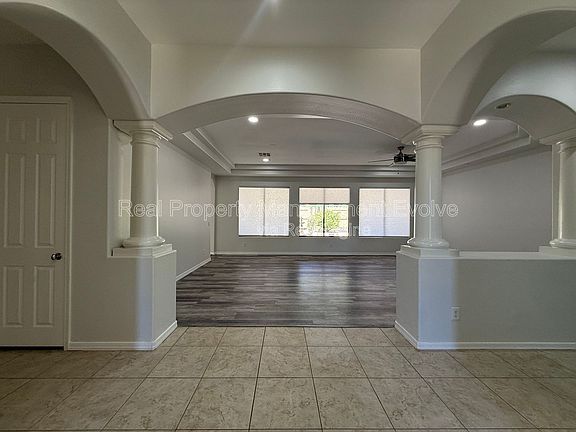 5th image of 23012 N 38th Pl
