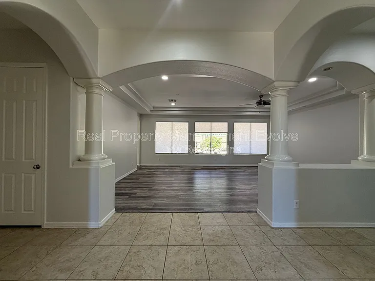 23012 N 38th Pl — Photo 5