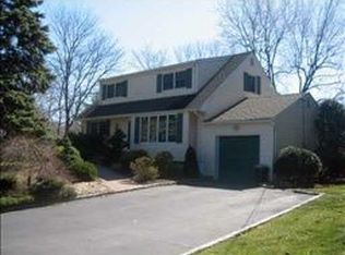 5 Spruce St, Nanuet, NY 10954