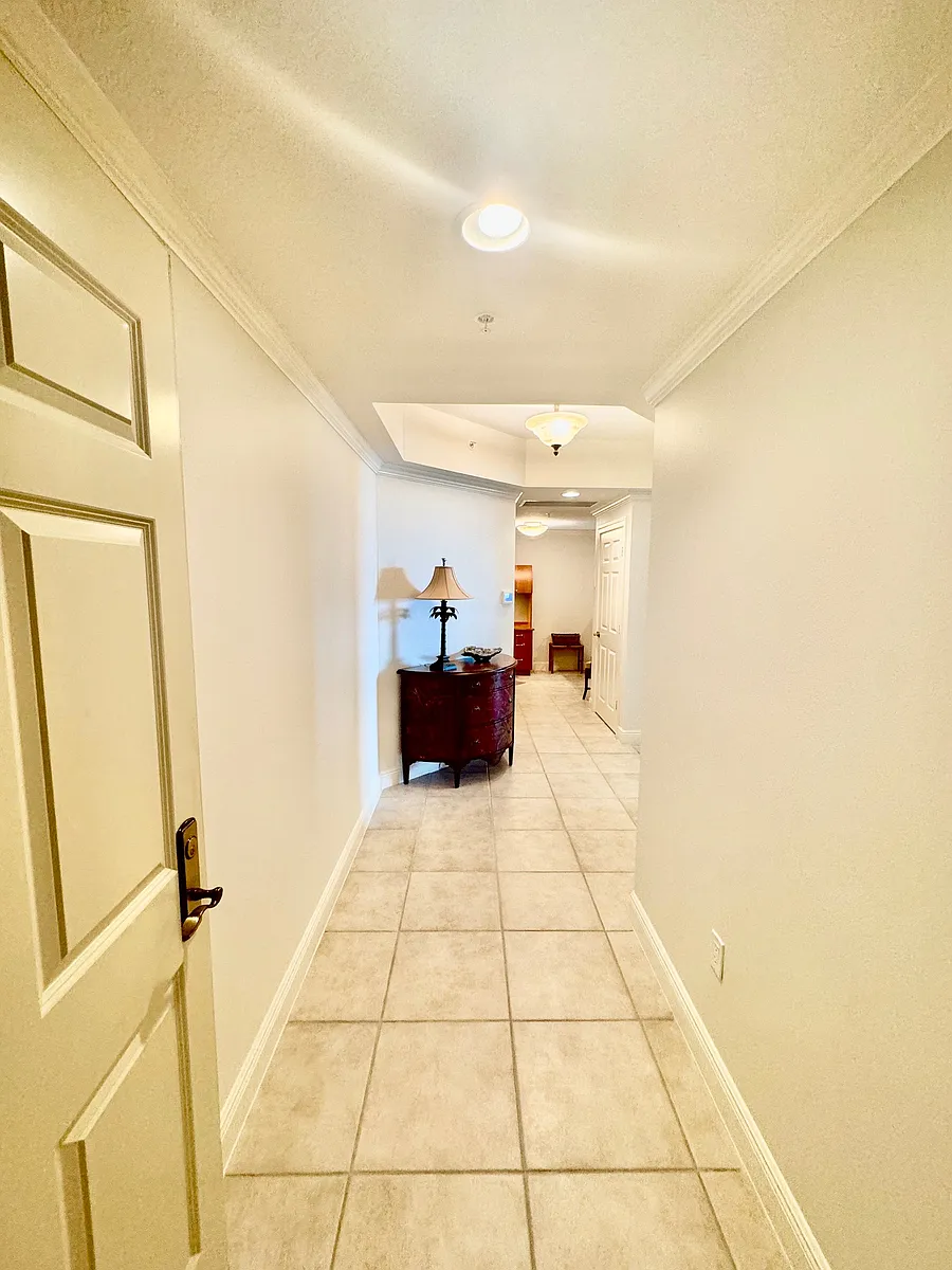 Building Photo - 800 N Tamiami Trl #708
