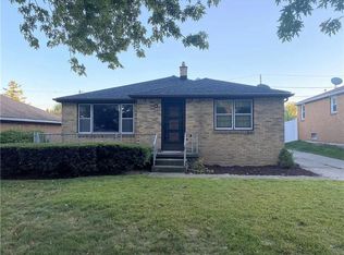 27 Pinewood Ter, Cheektowaga, NY 14225