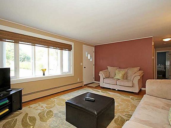 3rd image of 84 Creekwood Dr