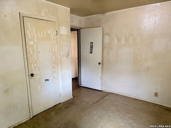 3rd image of 1013 E Huntington St