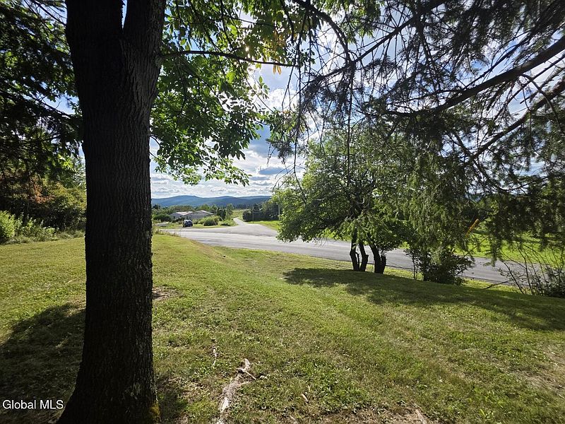 4th image of 414 Cross Hill Road